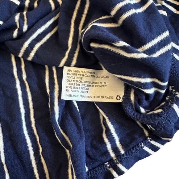 Universal Thread Navy Square-neck soft navy blouse size medium - Picture 5 of 6